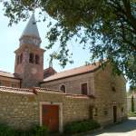 Aussenansicht der kleinen Kirche in Opatija