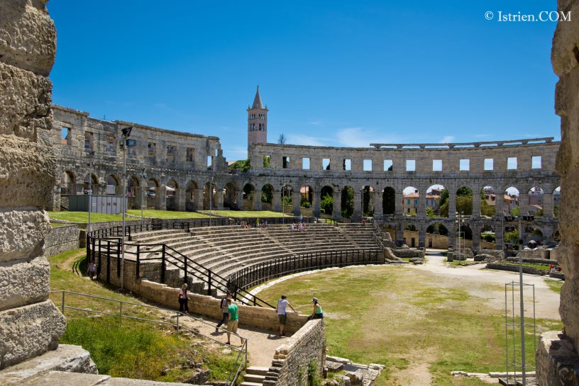 Blick zur Tribüne der Arena beim Amphitheater in Pula - Istrien - Kroatien