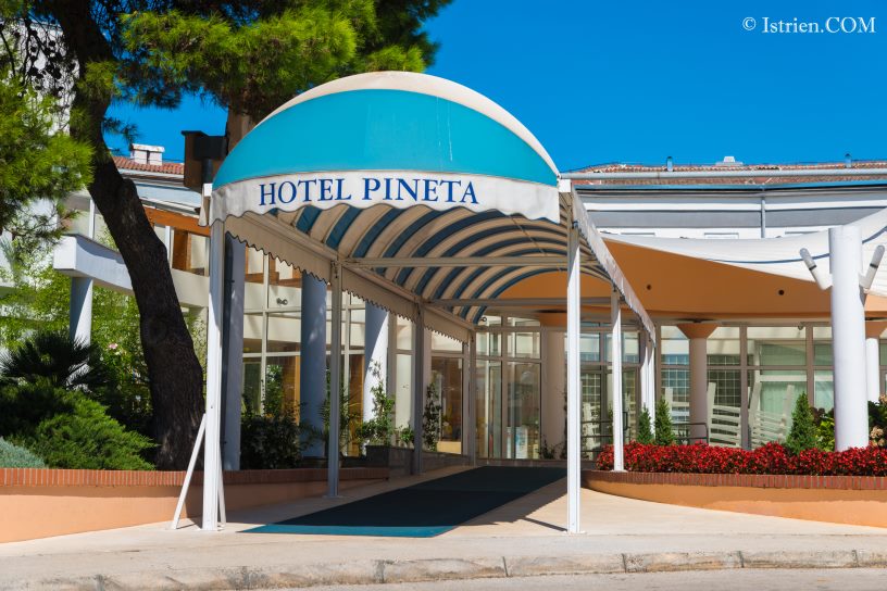 Eingang vom Hotel Pineta in Vrsar - Istrien - Kroatien