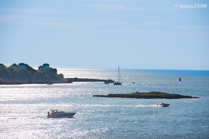 Insel mit Booten vor Vrsar - Istrien - Kroatien