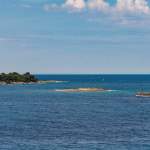 Istrien - Meerblick mit Inseln und Ausflusboot